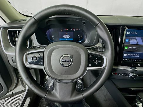 Used 2025 Volvo XC60 B5 Plus image 15