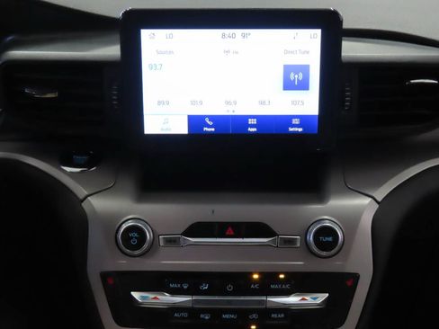 Used 2023 Ford Explorer XLT RWD image 9