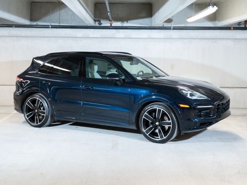 Certified 2023 Porsche Cayenne GTS AWD/4WD image 7
