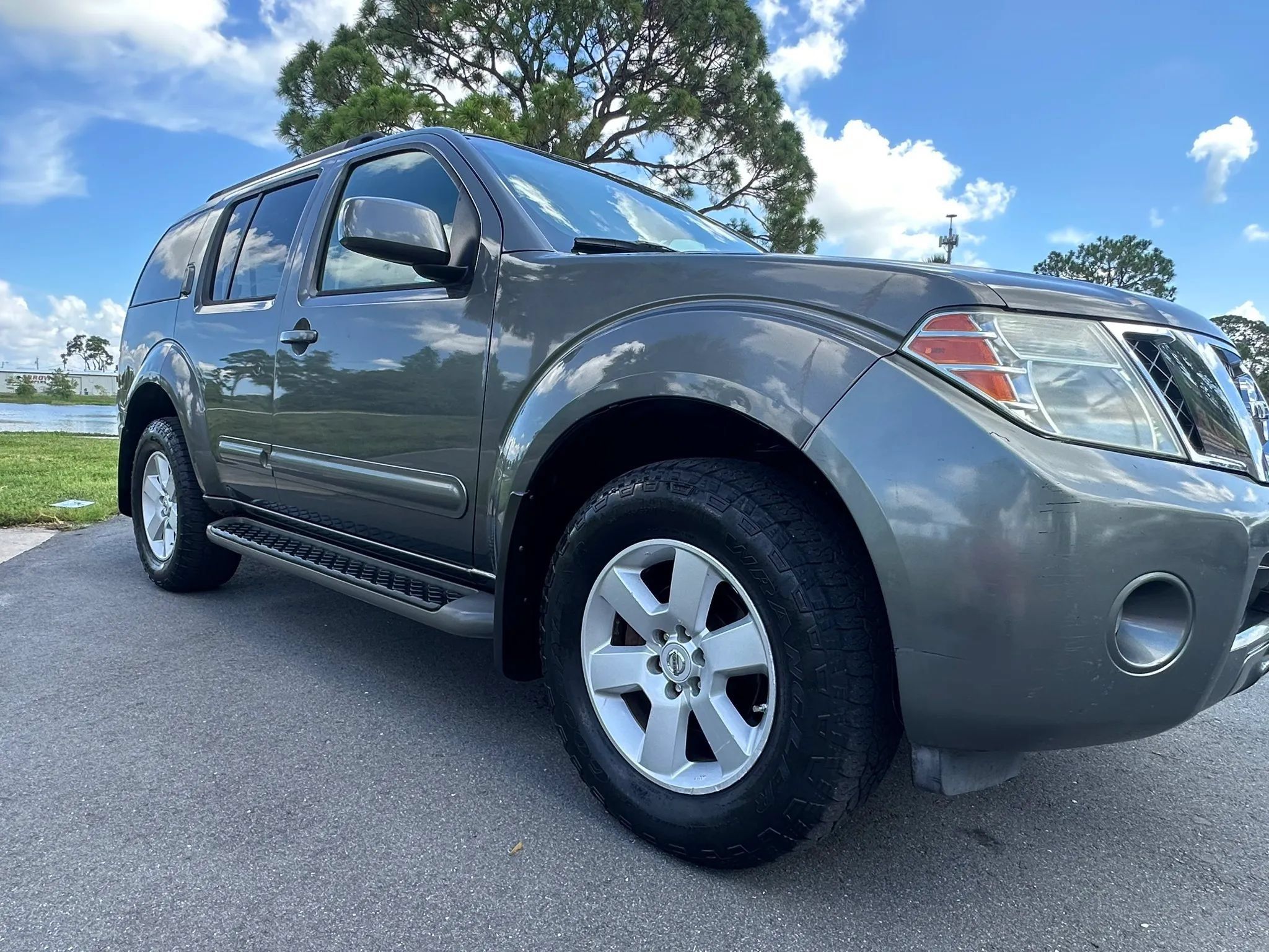 Used 2008 Nissan Pathfinder SE AWD/4WD image 4