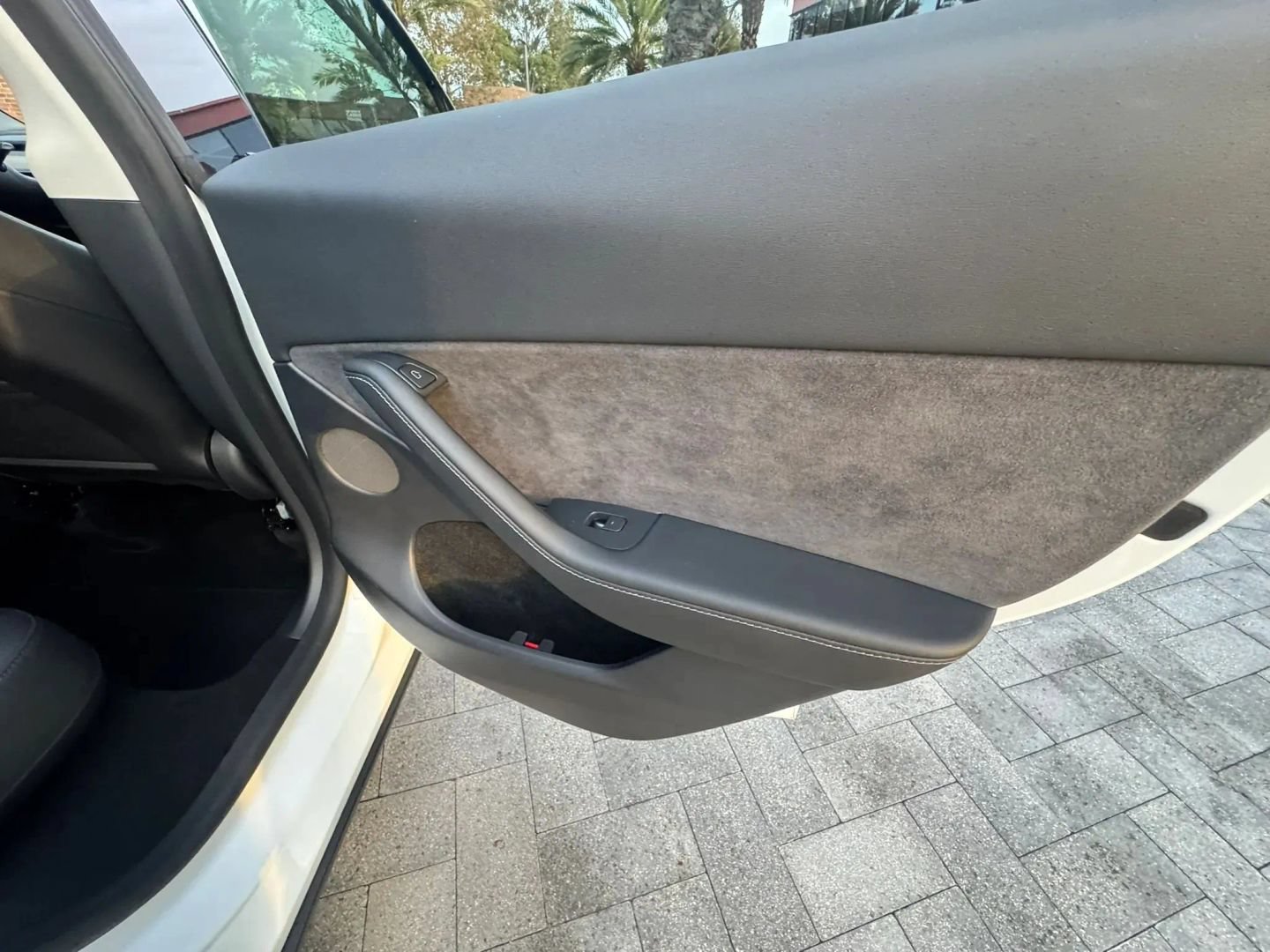 Used 2022 Tesla Model Y Long Range AWD/4WD image 27