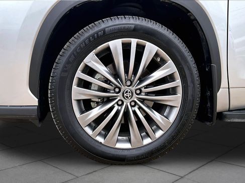 Used 2021 Toyota Highlander Platinum FWD image 11