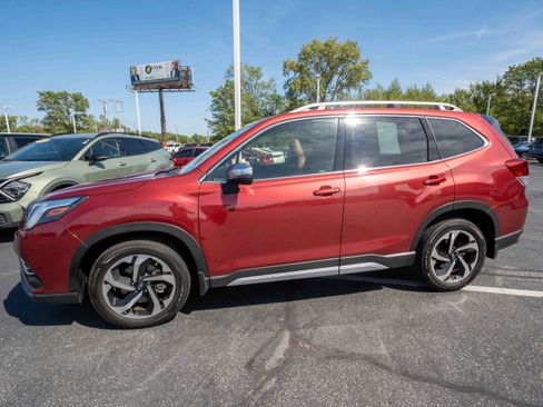 Used 2024 Subaru Forester Touring AWD/4WD image 2