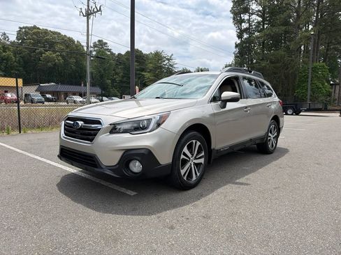 Used 2018 Subaru Outback 2.5i Limited AWD/4WD image 2