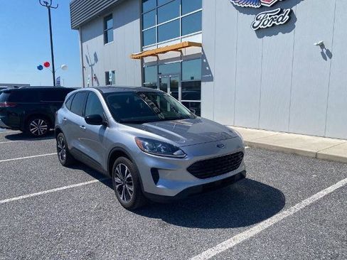Certified 2022 Ford Escape SE w/ SE Sport Appearance Package AWD/4WD image 2