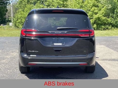 New 2027 Chrysler Pacifica Select FWD image 32