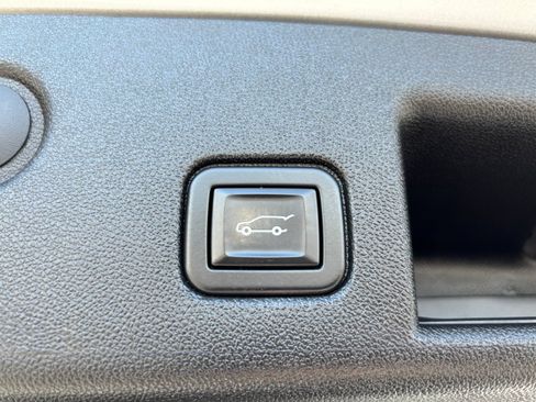 Used 2020 Chevrolet Equinox Premier AWD/4WD image 11