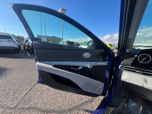 Used 2025 Hyundai Elantra Limited image 20