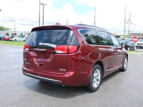 Used 2017 Chrysler Pacifica Touring-L w/ Tire & Wheel Group FWD image 41
