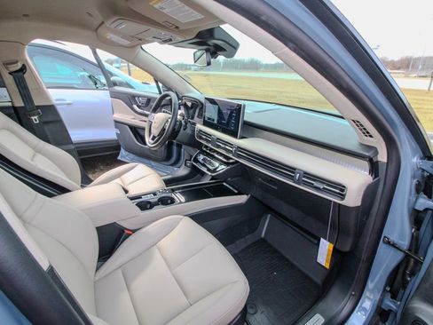 Used 2026 Lincoln Corsair Premiere image 16