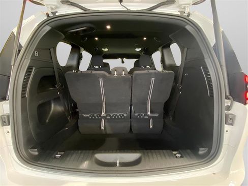 Used 2023 Chrysler Pacifica Touring FWD image 20