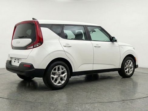 Used 2025 Kia Soul LX w/ LX Technology Package FWD image 9