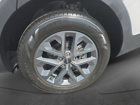 Used 2024 Kia Telluride LX FWD image 28