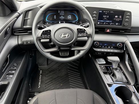 New 2026 Hyundai Elantra SEL Sport FWD image 15