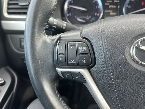 Used 2019 Toyota Highlander Limited image 17