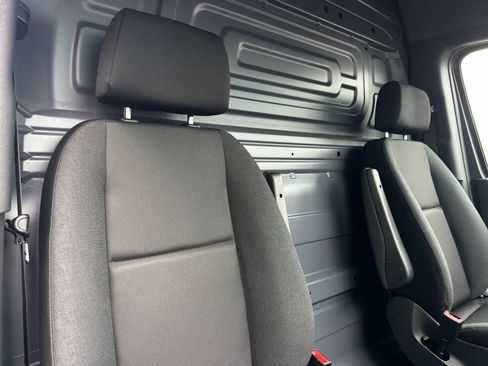 Used 2025 Mercedes-Benz Sprinter 2500 image 16