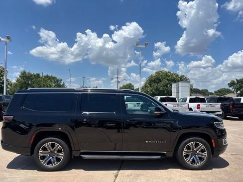 Certified 2024 Jeep Wagoneer L Series II w/ Flexible Seating Group AWD/4WD image 5