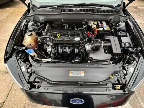 Used 2015 Ford Fusion SE FWD image 19