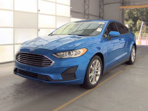 Used 2019 Ford Fusion SE FWD image 3