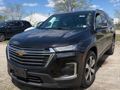 Used 2023 Chevrolet Traverse LT w/ LT Premium Package AWD/4WD image 2