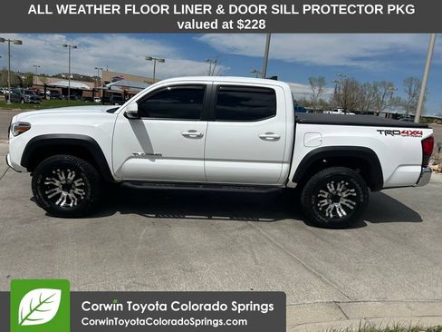 Used 2018 Toyota Tacoma TRD Off-Road AWD/4WD image 4
