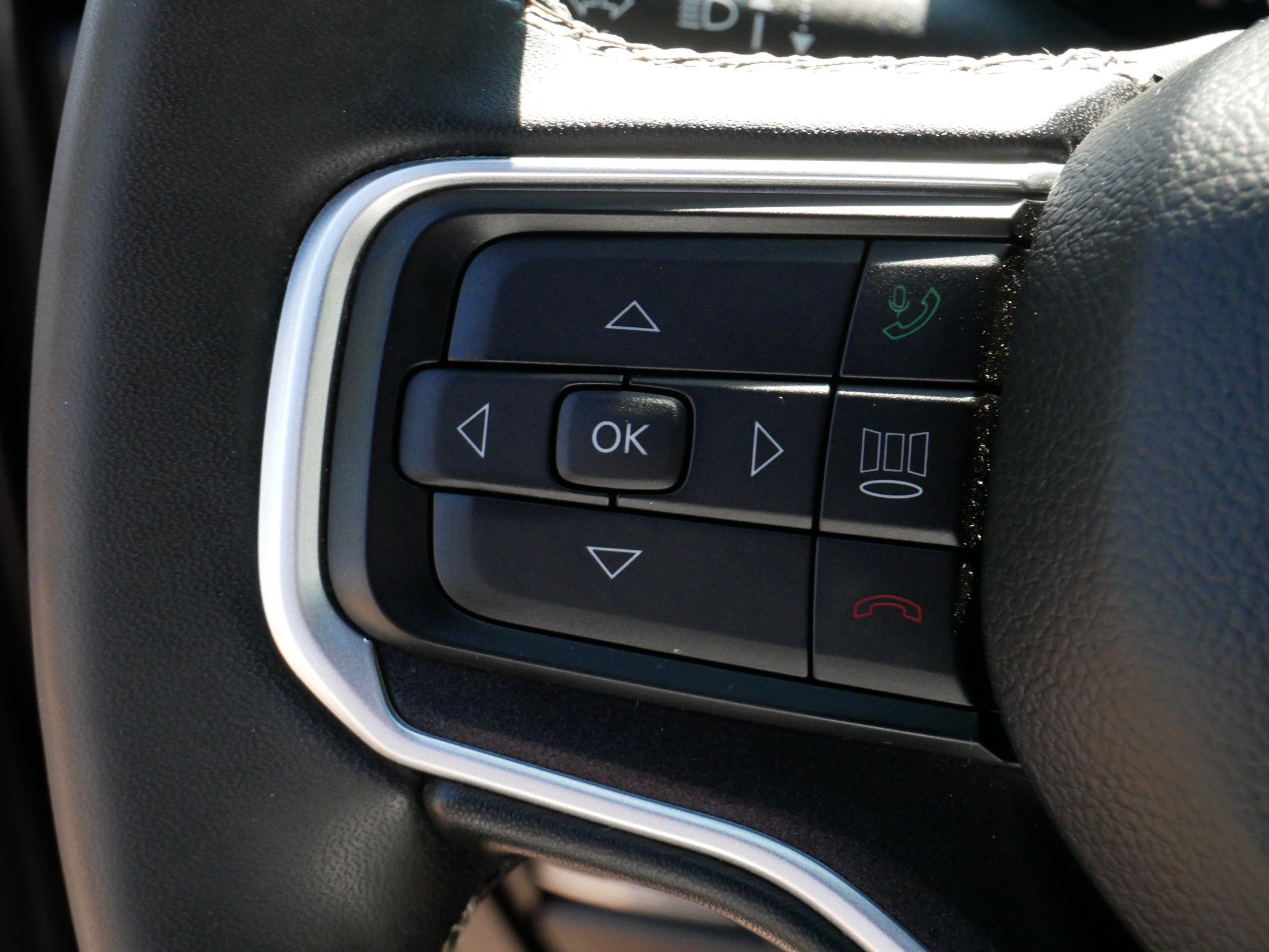Used 2023 Jeep Wagoneer 4WD w/ Premium Group I image 25