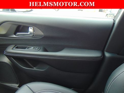 New 2026 Chrysler Pacifica Select FWD image 33
