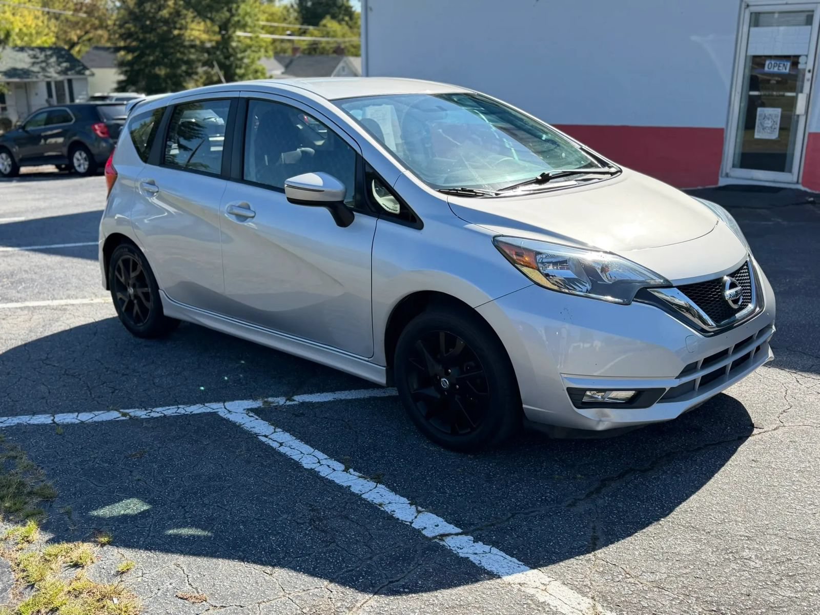 Used 2017 Nissan Versa Note SR w/ SR Tech Package FWD image 3