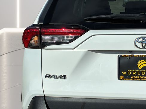 Used 2022 Toyota RAV4 LE FWD image 28