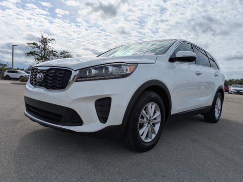 Used 2020 Kia Sorento LX image 9
