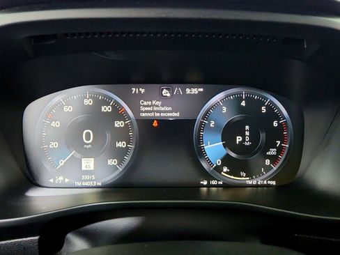 Used 2021 Volvo XC40 T5 Momentum image 12