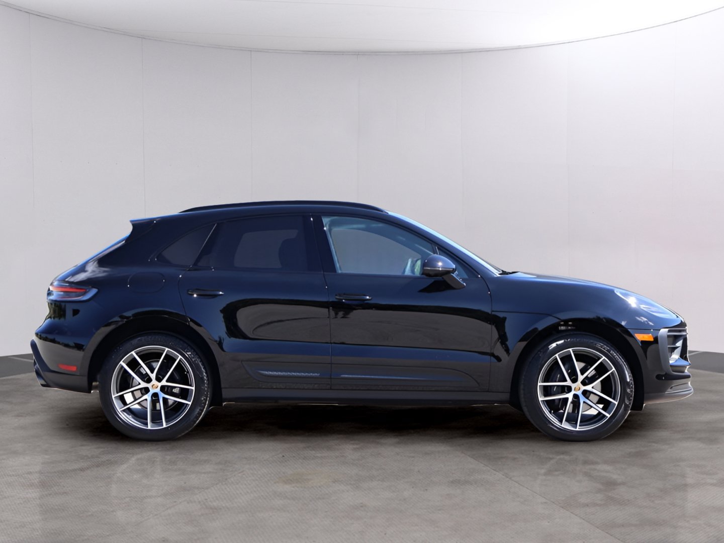 Certified 2026 Porsche Macan AWD/4WD image 9