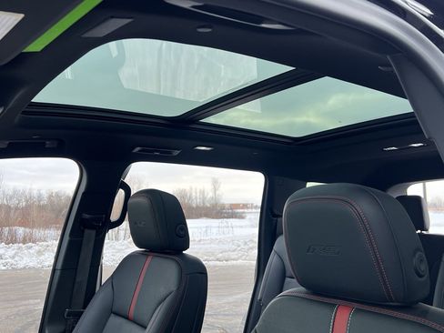 Used 2024 Chevrolet Traverse RS image 21