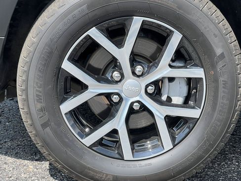 Used 2025 Jeep Grand Cherokee Limited AWD/4WD image 7