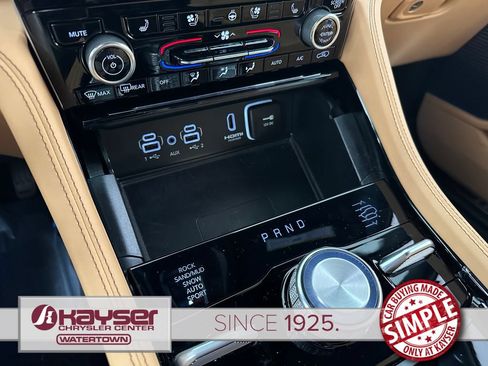 Used 2025 Jeep Grand Cherokee Summit AWD/4WD image 32
