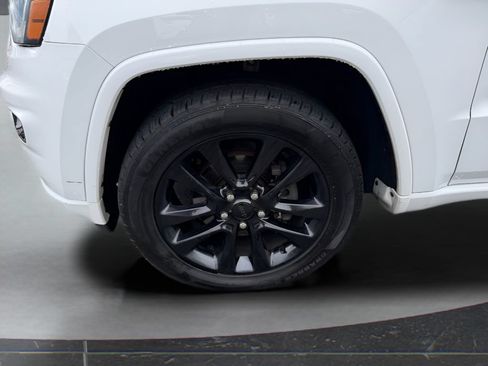 Used 2018 Jeep Grand Cherokee Altitude AWD/4WD image 10