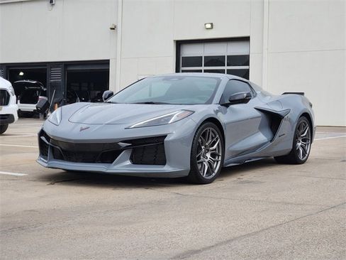 Used 2025 Chevrolet Corvette Z06 RWD image 11