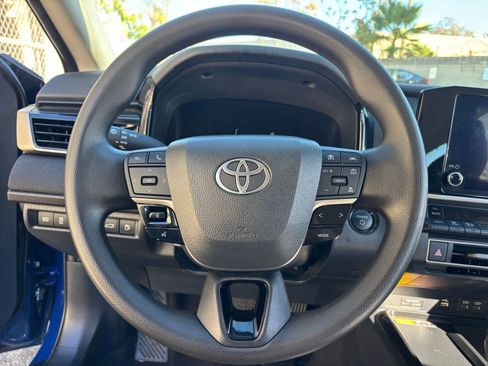 Used 2025 Toyota Camry LE image 28