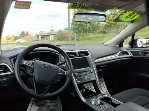 Used 2018 Ford Fusion SE w/ Fusion SE Technology Package image 10