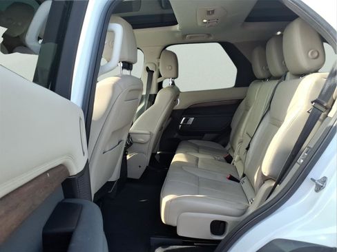 Used 2018 Land Rover Discovery HSE AWD/4WD image 10