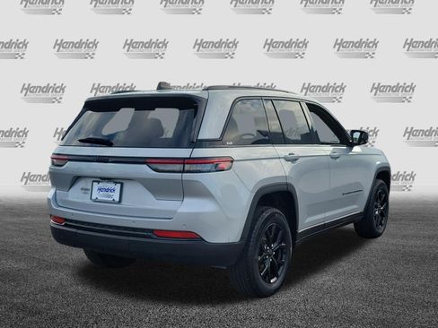 Used 2024 Jeep Grand Cherokee Altitude RWD image 7