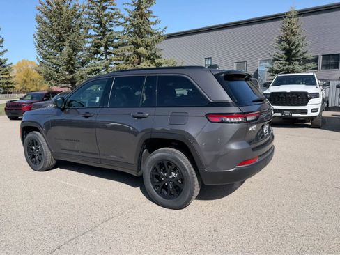 New 2026 Jeep Grand Cherokee Altitude image 12