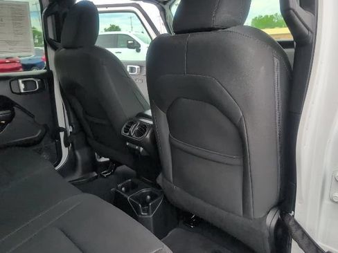 Used 2018 Jeep Wrangler Unlimited Sport S AWD/4WD image 40
