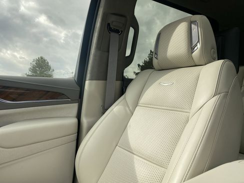 Used 2024 Cadillac Escalade Sport Platinum w/ Heavy-Duty Trailer Package image 29