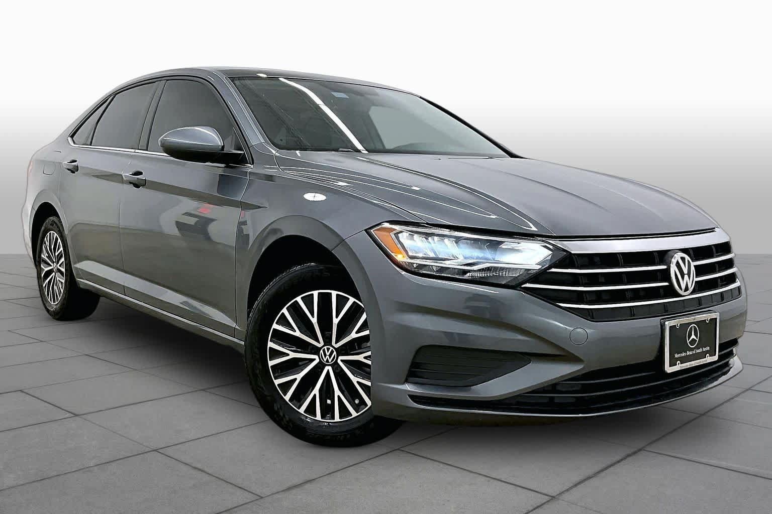 Used 2021 Volkswagen Jetta SE FWD image 3