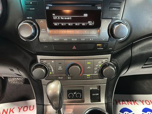 Used 2012 Toyota Highlander SE w/ Tow Pkg image 26