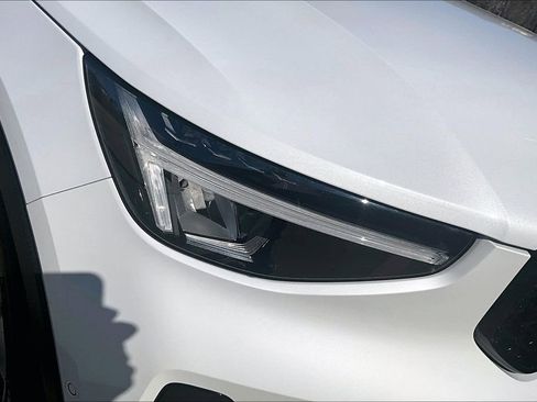 Used 2025 Volvo XC40 B5 Plus image 39