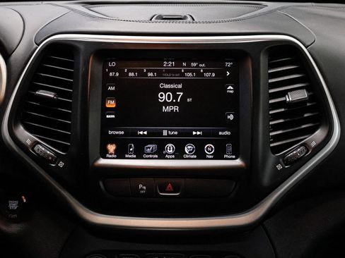 Used 2017 Jeep Cherokee Overland AWD/4WD image 26