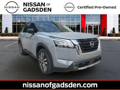 Used 2022 Nissan Pathfinder Platinum w/ Cargo Package FWD image 1