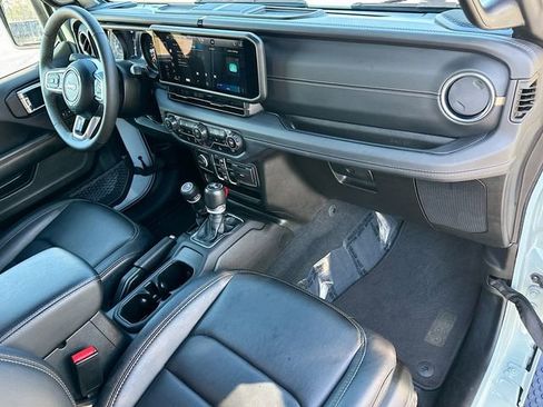 Used 2024 Jeep Wrangler Sahara image 28